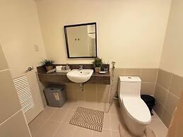 Cozy Modern Apartment Condo Unit