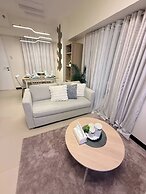 Cozy Modern Apartment Condo Unit
