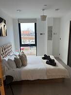 Superb City Centre new Built Flat and gym
