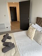Superb City Centre new Built Flat and gym