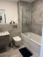 Superb City Centre new Built Flat and gym