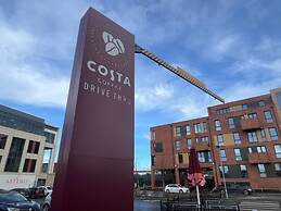 Superb City Centre new Built Flat and gym