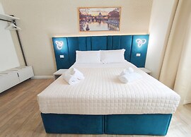 Nicole Suite