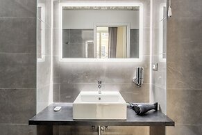 Nicole Suite