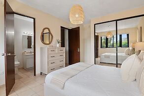 Beachfront Paradise 2BR Crescent Beach Seaside