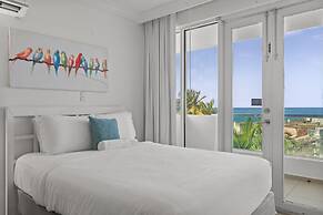 Cozy Oceanfront Getaway Balcony Sea View