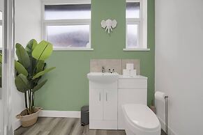Stylish Modern Apartment - Free Parking - W
