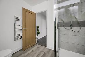 Stylish Modern Apartment - Free Parking - W