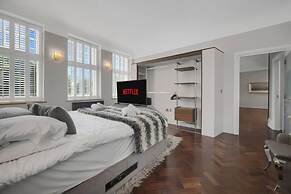 Modern Unique - Central Beach Access