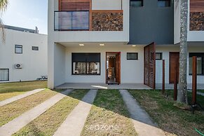 Condominium w/ Pool 500m From Ibiraquera Lagoon - VRS