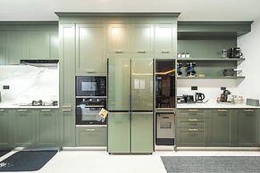 Pool Villa  Bathtub  Pool Table V215