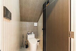 Pool Villa  Bathtub  Pool Table V215