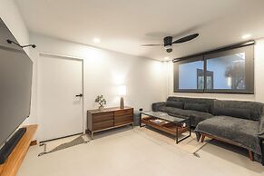 Pool Villa  Bathtub  Pool Table V215