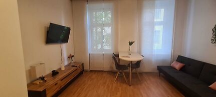 Elegant 2BR Prime Central Location