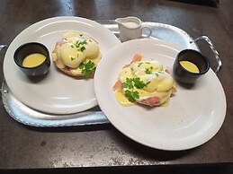 Riverfront Cottageee