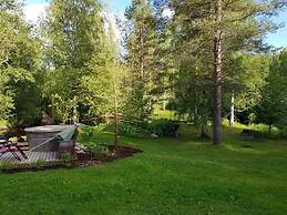 Riverfront Cottageee