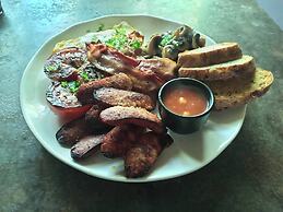 Riverfront Cottageee