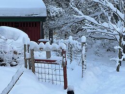 Riverfront Cottageee