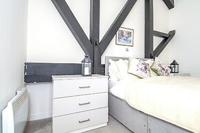 Apartment - Sleeps 4 - Parking - Workspace