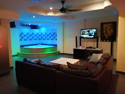 75 sqm Studio Type Jacuzzi Apartment 101a