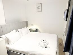 3 Bedroom in Northolt by Stayfolk