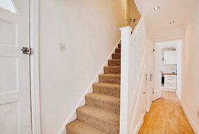 3 Bedroom in Northolt by Stayfolk