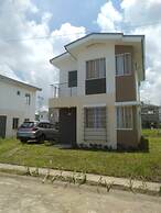 Avida 3-bedroom Vacation House With Pool