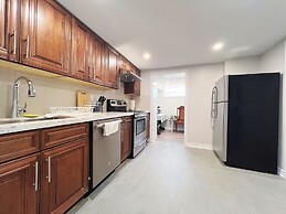 Cozy & Modern Ensuite Basement Rooms - Steps to Subway & Downsview Rog