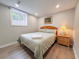 Cozy & Modern Ensuite Basement Rooms - Steps to Subway & Downsview Rog