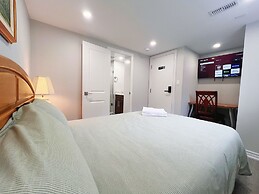 Cozy & Modern Ensuite Basement Rooms - Steps to Subway & Downsview Rog