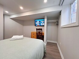 Cozy & Modern Ensuite Basement Rooms - Steps to Subway & Downsview Rog