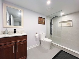 Cozy & Modern Ensuite Basement Rooms - Steps to Subway & Downsview Rog
