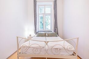 Modern 2BR Apt Longstay Sleeps 5