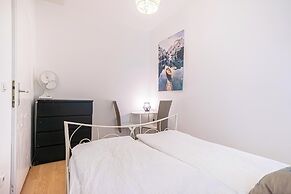 Modern 2BR Apt Longstay Sleeps 5