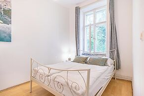 Modern 2BR Apt Longstay Sleeps 5