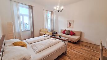 Modern 2BR Apt Long Stays Sleeps 5