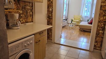 Modern 2BR Apt Long Stays Sleeps 5