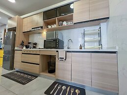 Moonlight Manor by Edmor Suites.