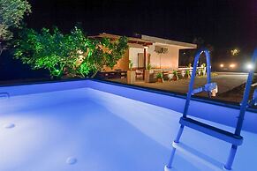 Sinani Villa - Garden Oasis With Private Pool