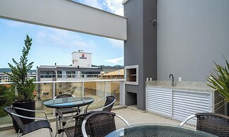 Apt w/ Pool & BBQ in Bombinhas Rna0303