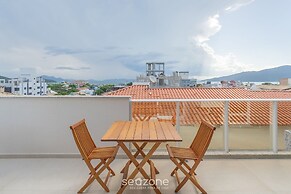 Apt w/ Pool & BBQ in Bombinhas Rna0303