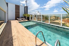 Apt w/ Pool & BBQ in Bombinhas Rna0303