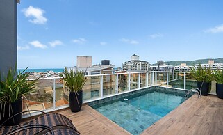 Apt w/ Pool & BBQ in Bombinhas Rna0303