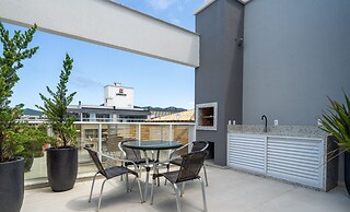 Apt w/ Pool & BBQ in Bombinhas Rna0303