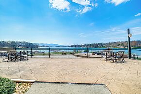 Resort Amenities & Beach Access: Huddleston Condo
