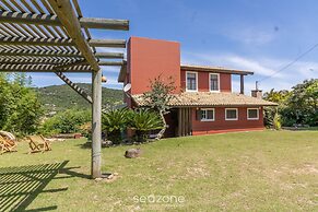 Comfortable Duplex in Praia do Rosa - SC Rfe000