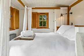 Drovers Hill at Stonor - Quercus - Shepherds hut