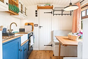 Drovers Hill at Stonor - Quercus - Shepherds hut