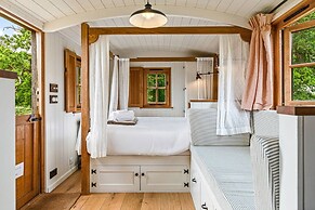 Drovers Hill at Stonor - Quercus - Shepherds hut