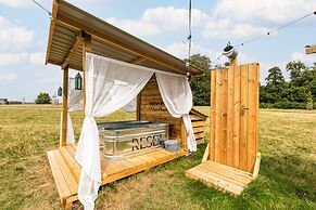 Drovers Hill at Stonor - Quercus - Shepherds hut